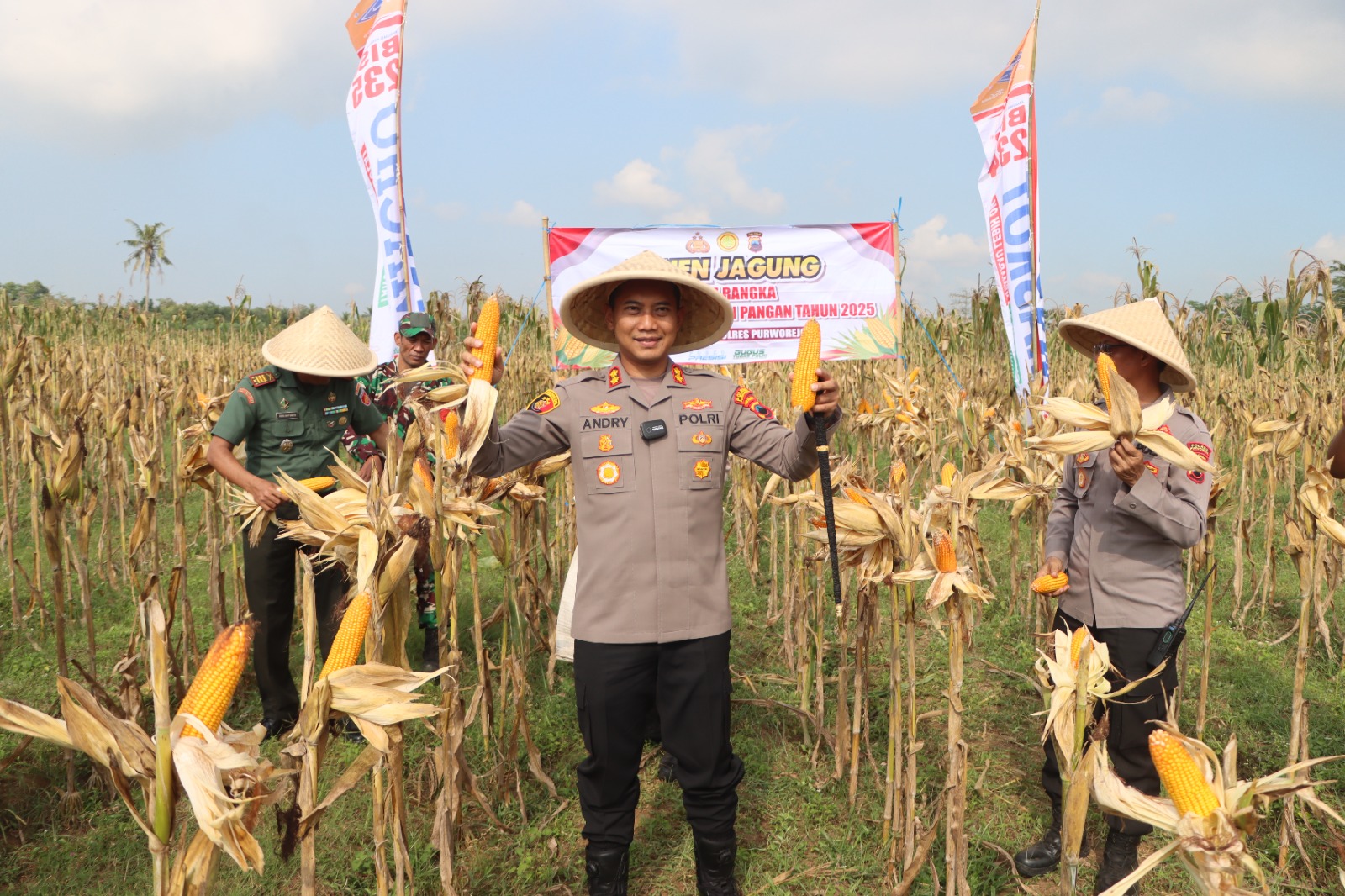 Polres Purworejo Gelar Panen Raya dan Penanaman Jagung di Desa Jrakah, Kecamatan Bayan