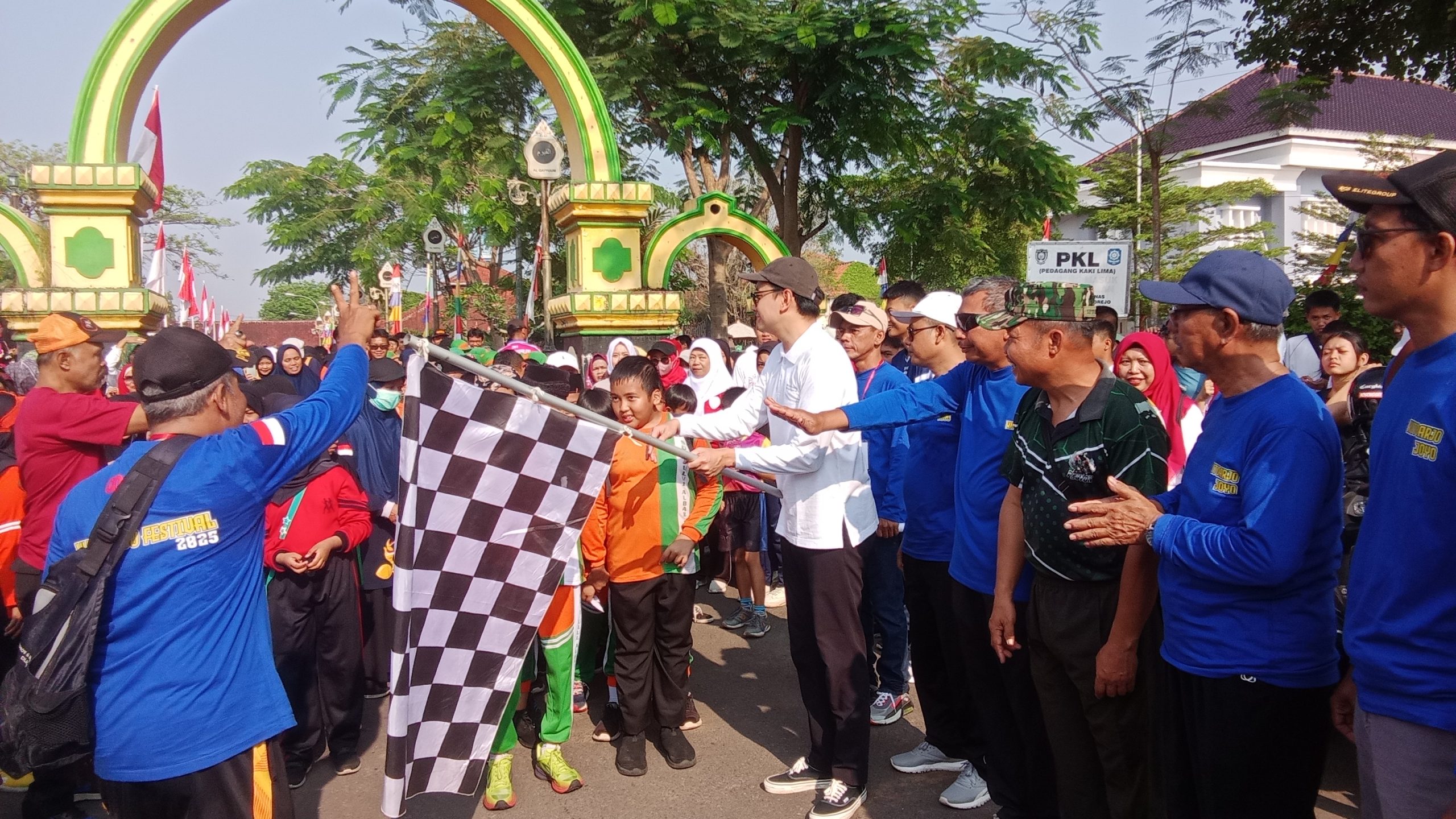 Ribuan Masyarakat Kutoarjo Ramaikan Jalan Sehat dan Senam Bersama di Perayaan HUT RI ke-80
